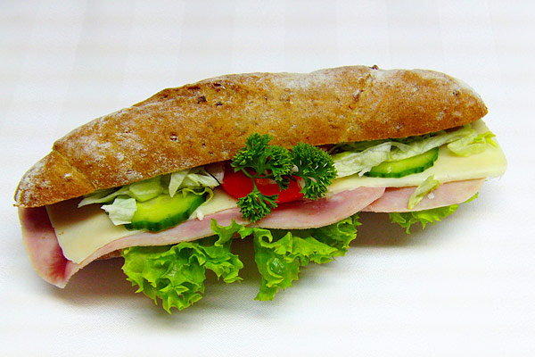 Sajtos-sonkás szendvics