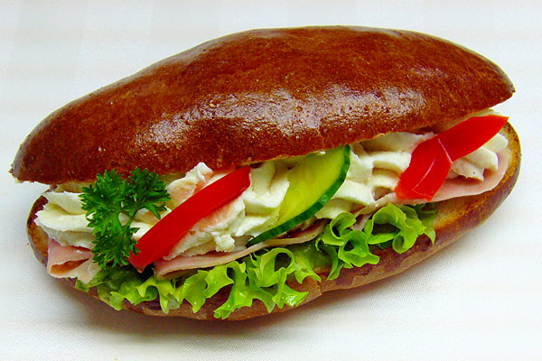 Sonkás-tormakrémes szendvics